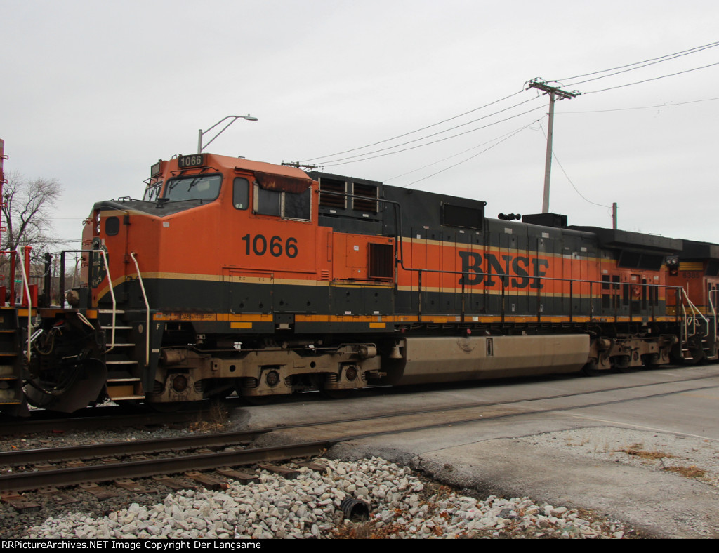 BNSF 1066